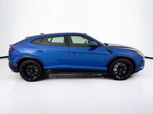 2024 Lamborghini Urus S