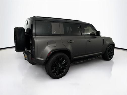 2025 Land Rover Defender V8