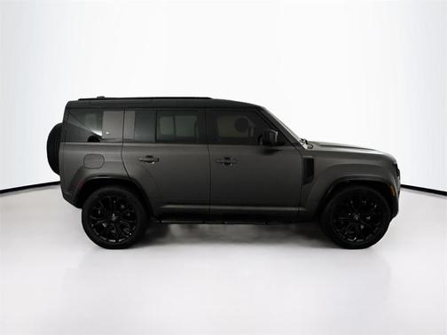 2025 Land Rover Defender V8
