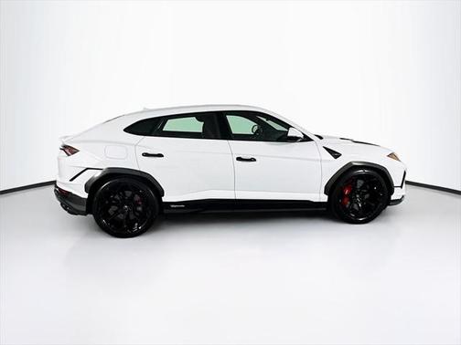 2024 Lamborghini Urus Performante