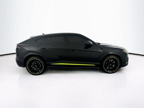 Nero Noctis Matt 2022 Lamborghini Urus