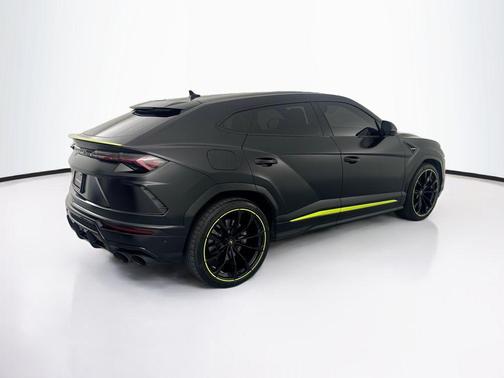 Nero Noctis Matt 2022 Lamborghini Urus