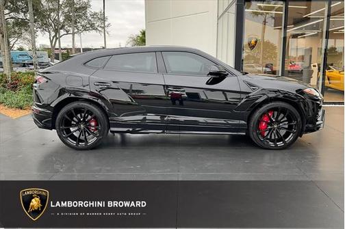 Black 2022 Lamborghini Urus