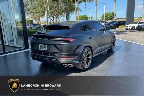 Black 2023 Lamborghini Urus Performante