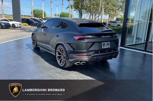 Black 2023 Lamborghini Urus Performante