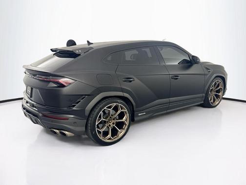Black 2023 Lamborghini Urus Performante