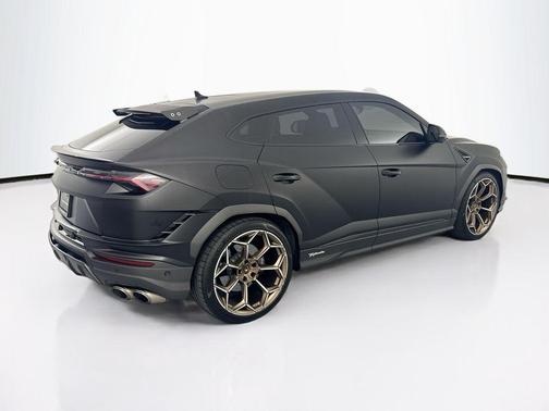 Black 2023 Lamborghini Urus Performante