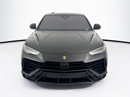 Black 2023 Lamborghini Urus Performante
