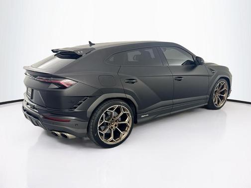 Black 2023 Lamborghini Urus Performante