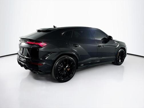 2023 Lamborghini Urus S