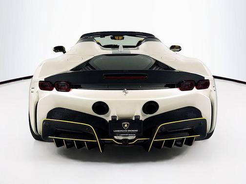 2022 Ferrari SF90 Spider Base