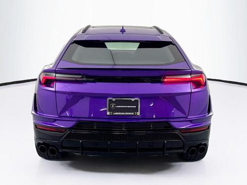 Viola Pasifae Metallic 2024 Lamborghini Urus S