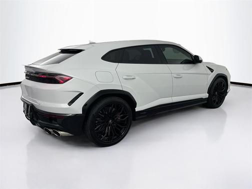 2025 Lamborghini Urus SE