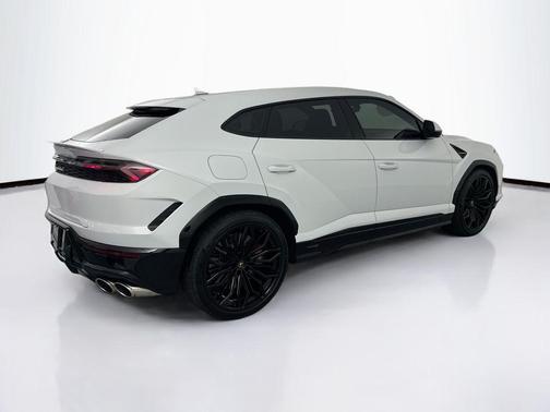 2025 Lamborghini Urus SE