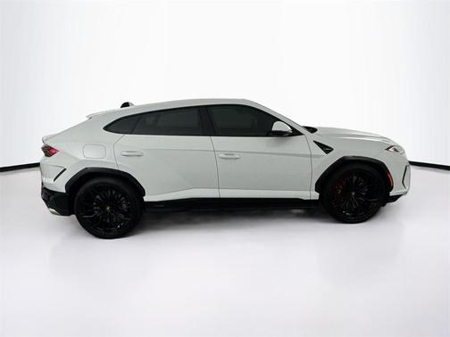 2025 Lamborghini Urus SE