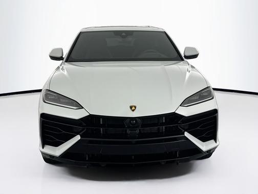 Bianco Icarus Metallic 2025 Lamborghini Urus SE