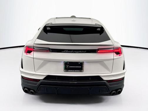 White 2024 Lamborghini Urus Performante