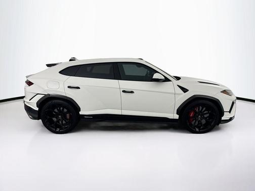 White 2024 Lamborghini Urus Performante
