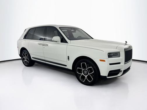 Arctic White 2023 Rolls-Royce Cullinan Black Badge