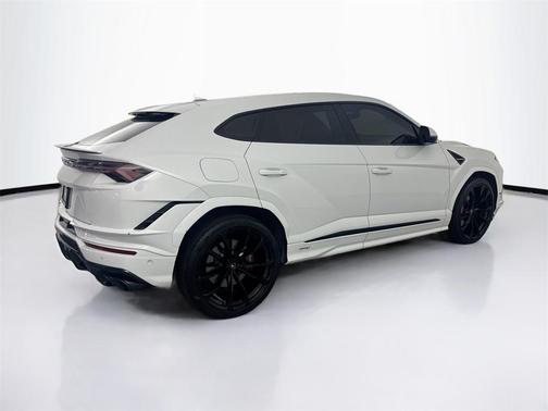 2023 Lamborghini Urus S