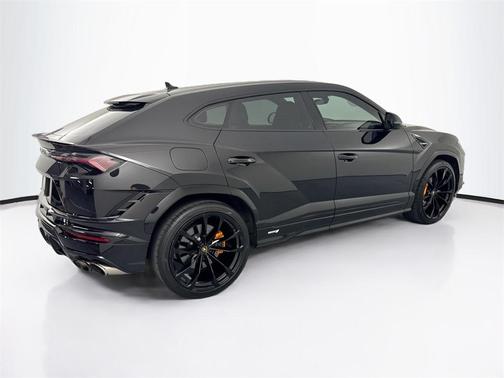 2023 Lamborghini Urus S