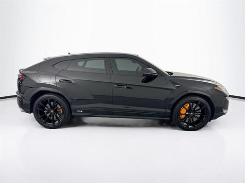 2023 Lamborghini Urus S