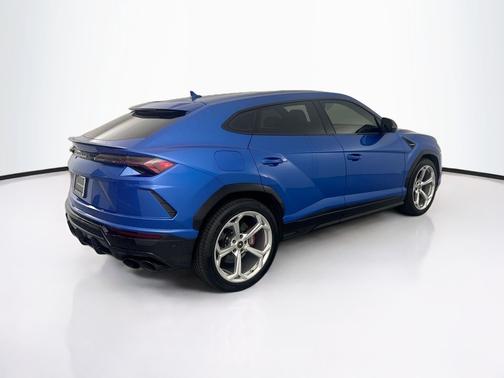 Blu Eleos Metallic 2022 Lamborghini Urus