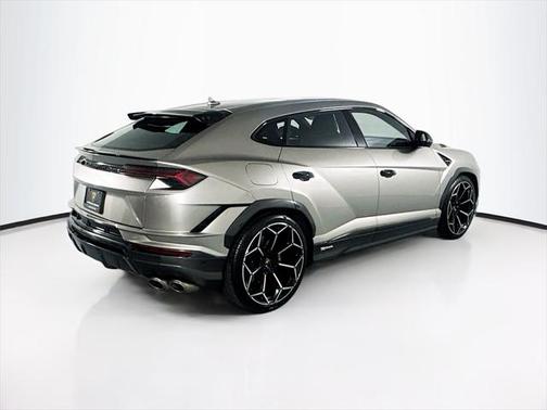 2024 Lamborghini Urus Performante