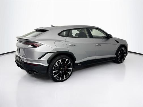 2024 Lamborghini Urus S