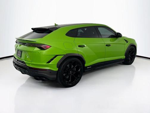 Green 2024 Lamborghini Urus Performante