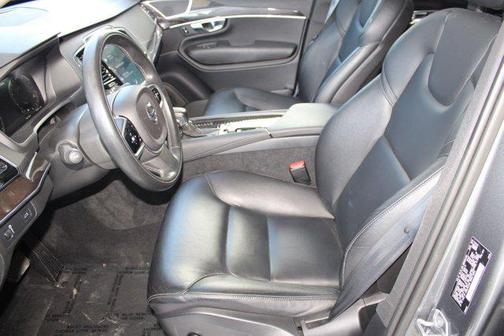 2018 Volvo XC90 T5 Momentum