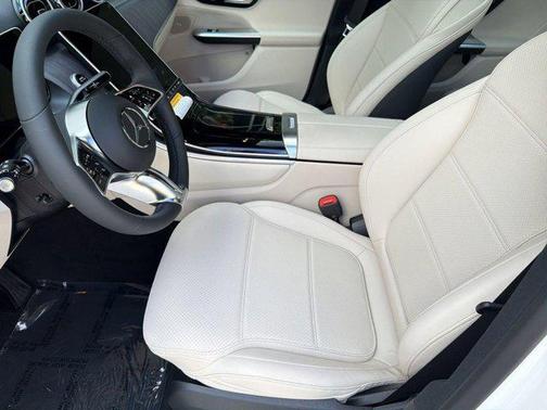 Polar White 2026 Mercedes-Benz GLC 300 Base