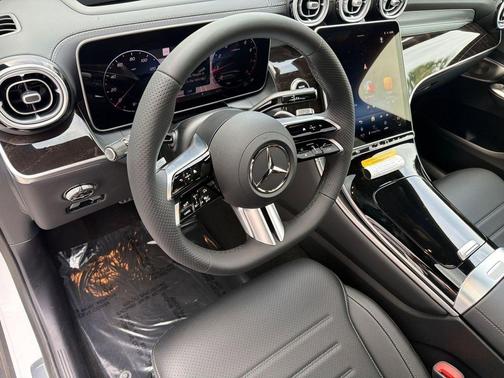 MANUFAKTUR Moonlight White Metallic 2026 Mercedes-Benz GLC 300 4MATIC