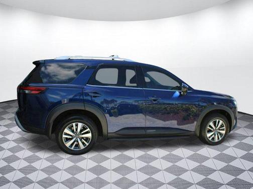 2023 Nissan Pathfinder SL 4WD