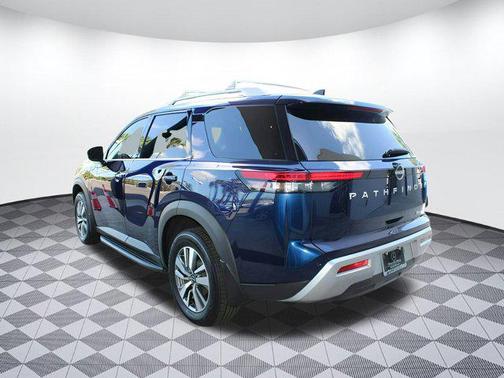 2023 Nissan Pathfinder SL 4WD