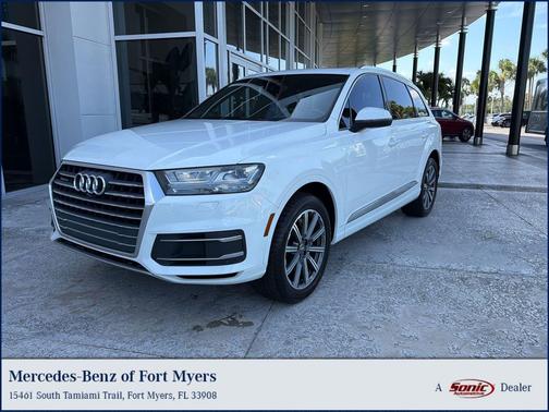 White 2017 Audi Q7 2.0T Premium
