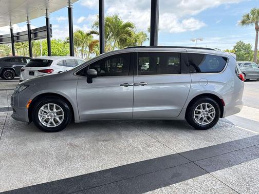 Billet Silver Metallic Clearcoat 2021 Chrysler Voyager LXI