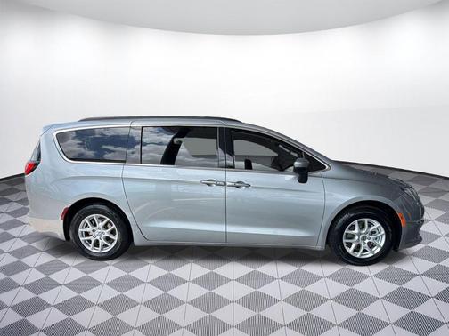 Billet Silver Metallic Clearcoat 2021 Chrysler Voyager LXI