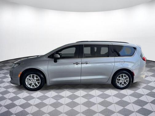 Billet Silver Metallic Clearcoat 2021 Chrysler Voyager LXI