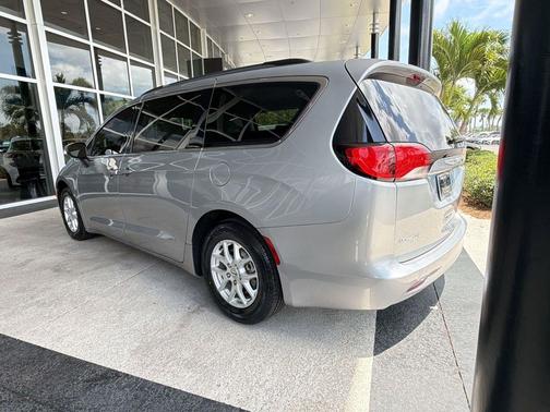 Billet Silver Metallic Clearcoat 2021 Chrysler Voyager LXI