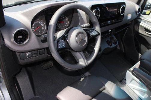 2025 Mercedes-Benz Sprinter 2500 Standard Roof