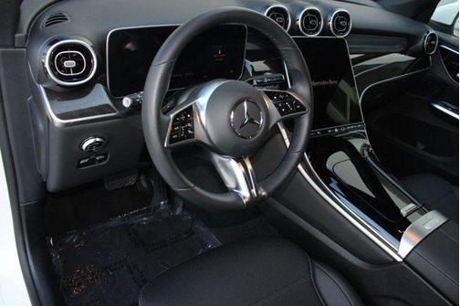 2025 Mercedes-Benz GLC 300 Base
