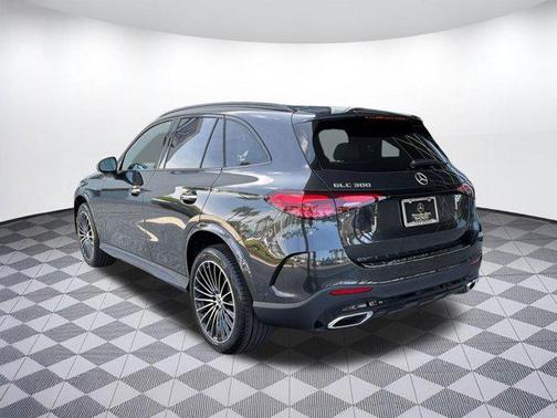 Graphite Grey Metallic 2026 Mercedes-Benz GLC 300 Base