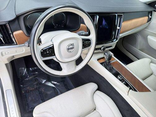 Gold 2018 Volvo S90 T6 Inscription