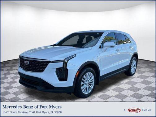 Crystal White Tricoat 2024 Cadillac XT4 Luxury