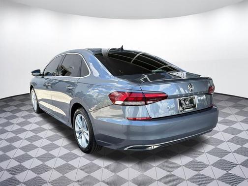Platinum Gray Metallic 2020 Volkswagen Passat 2.0T SE