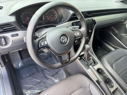 Platinum Gray Metallic 2020 Volkswagen Passat 2.0T SE