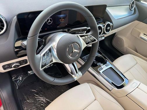 MANUFAKTUR Patagonia Red Metallic 2026 Mercedes-Benz GLA 250 4MATIC