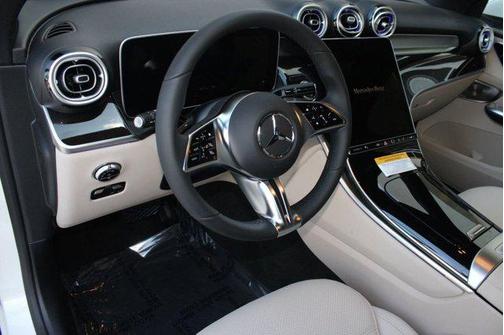 2026 Mercedes-Benz GLC 300 4MATIC