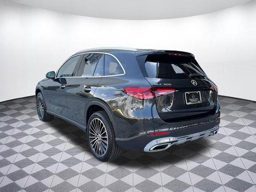 Graphite Grey Metallic 2026 Mercedes-Benz GLC 300 Base